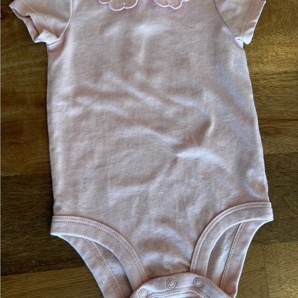 Bundle of 4 12 month onesies in great condition - Picture 9 of 11